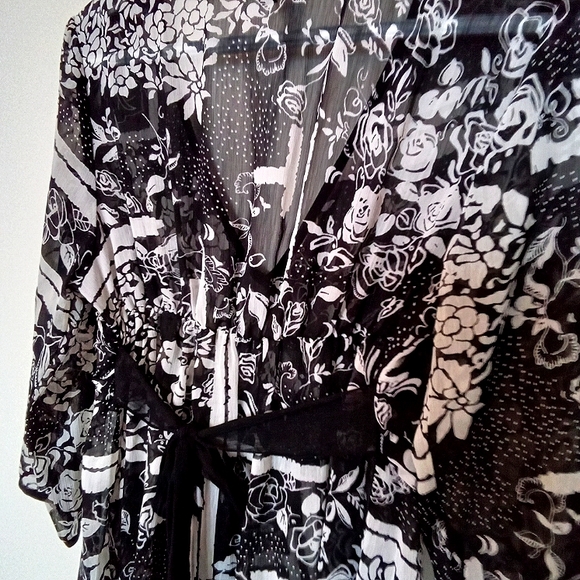 Milano Floral Peplum Blouse with Faux Belt - Picture 3 of 12